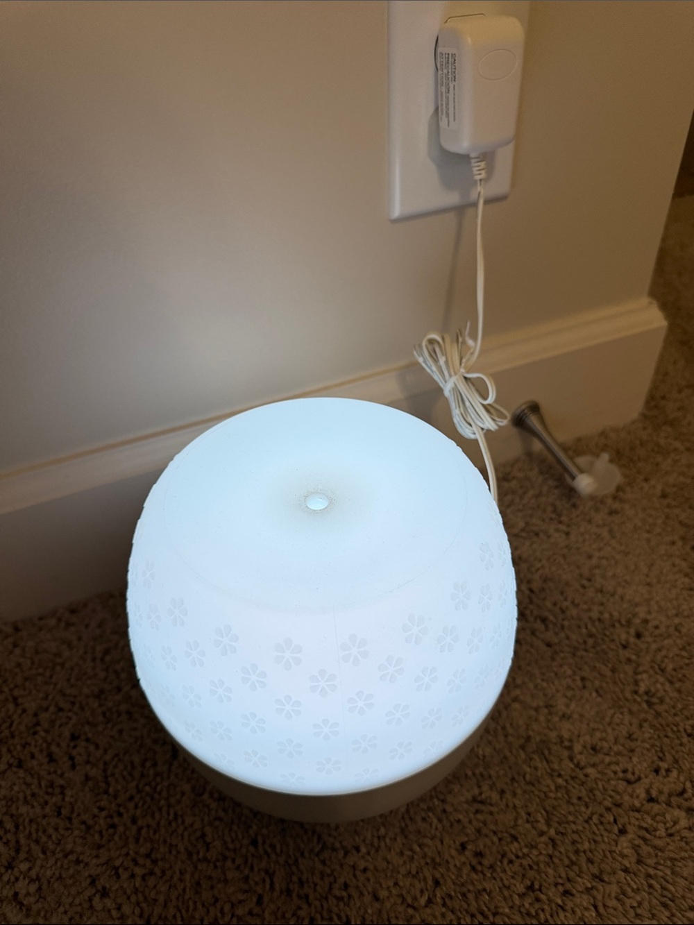 Scentsy White Floral LED Diffuser